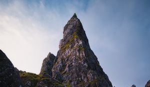 Превью обои скалы, вершина, камни, мох