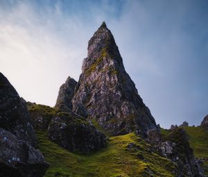 Превью обои скалы, вершина, камни, мох