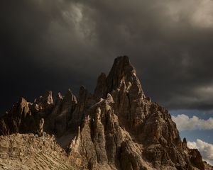 Превью обои скалы, вершины, камни, склон, тучи