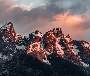 Превью обои скалы, вершины, снег, заснеженный, горы