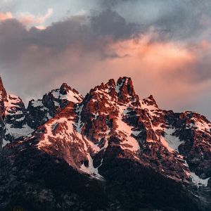 Превью обои скалы, вершины, снег, заснеженный, горы