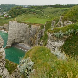 Превью обои скалы, вода, деревья, природа, фалаз д аваль