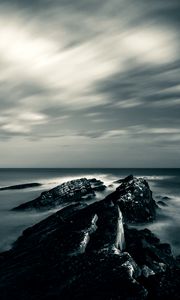 Превью обои скалы, вода, небо, мрачный, темный