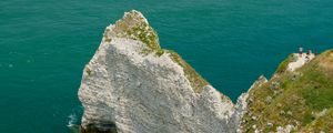 Превью обои скалы, вода, пляж, трава, природа