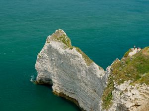 Превью обои скалы, вода, пляж, трава, природа