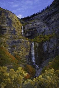 Превью обои скалы, водопад, деревья, кусты