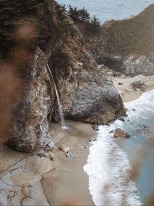 Превью обои скалы, водопад, море, побережье, пляж