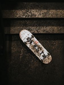 Превью обои скейтборд, лестница, колеса, потерный, грязный