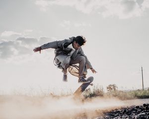 Превью обои скейтборд, скейтбордист, прыжок, дым, отражение