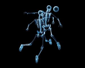 Превью обои скелеты, мяч, футбол, рентген, снимок
