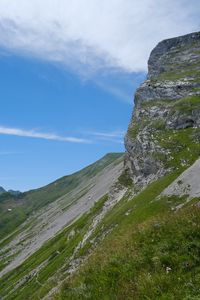 Превью обои склон, трава, гора, пейзаж