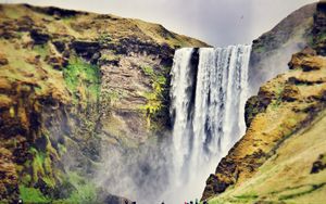 Превью обои skogafoss, водопад, исландия, люди, пейзаж