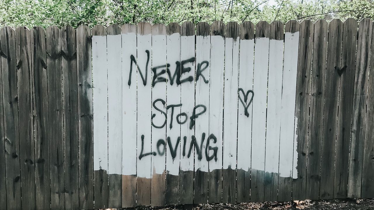 Обои слова, любовь, надпись, забор