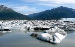 Превью обои снег, берег, вода, горы