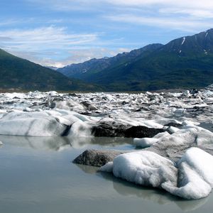 Превью обои снег, берег, вода, горы