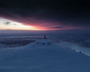 Превью обои снег, человек, свобода, закат