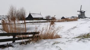 Превью обои снег, мельница, деревня, холод, ферма, дом, колосья