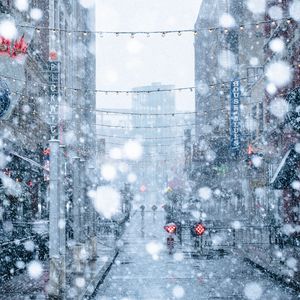 Превью обои снегопад, снег, улица, город, зима