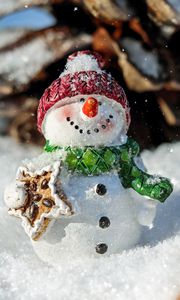 Превью обои снеговик, снег, корица, шишка, рождество, новый год