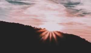 Превью обои солнечный свет, склон, лучи, небо