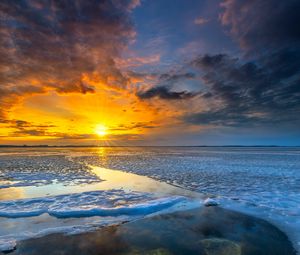 Превью обои солнце, горизонт, лед, камень