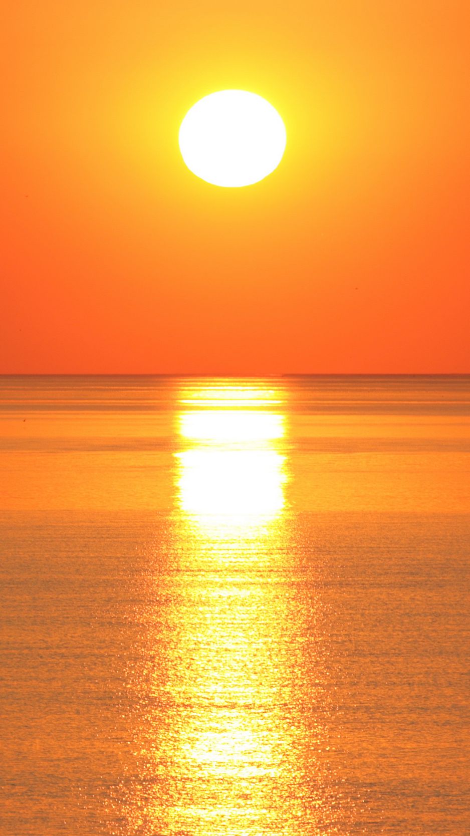 Скачать 938x1668 солнце, закат, горизонт, море обои, картинки iphone  8/7/6s/6 for parallax