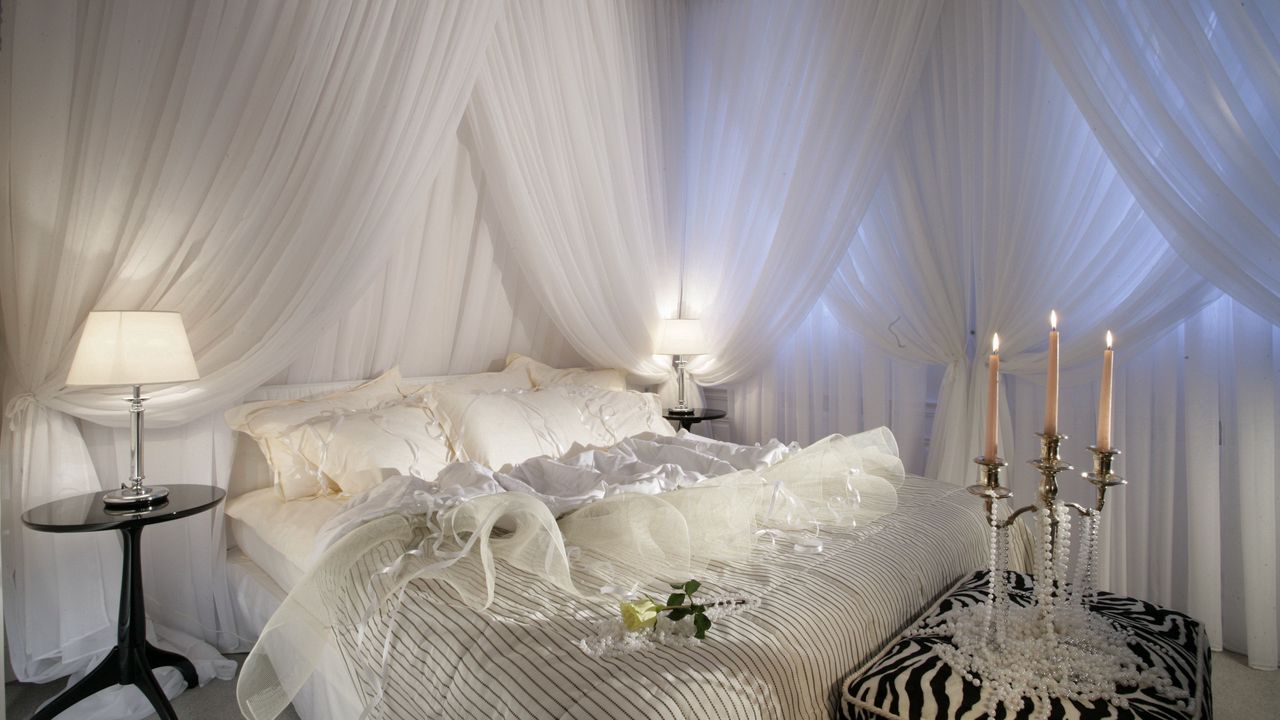 Обои спальная, постель, белое, свечи, романтика