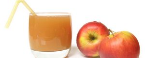 Превью обои стакан, сок, яблоки, соломинка, белый фон