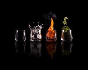 Превью обои стаканы, огонь, вода, растения