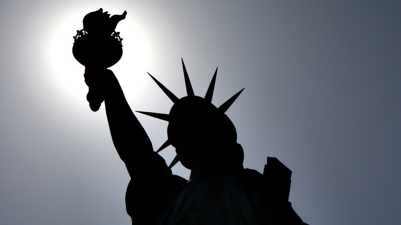 Обои statue of liberty, new york, usa, статуя свободы, нью-йорк, сша, облик, тень