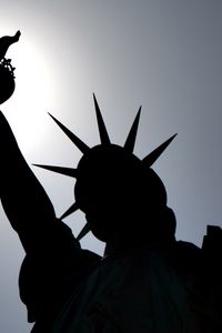 Превью обои statue of liberty, new york, usa, статуя свободы, нью-йорк, сша, облик, тень