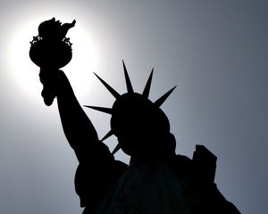 Превью обои statue of liberty, new york, usa, статуя свободы, нью-йорк, сша, облик, тень