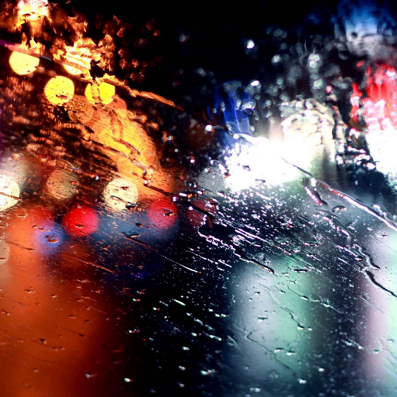 Песни мой свет и дождь. Блики на стекле. Блик на стекле машины. Блики после дождя. Дождливый фон.