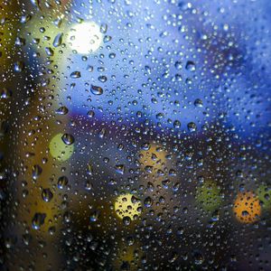 Превью обои стекло, капли, мокрый, поверхность, дождь, боке, полупрозрачный