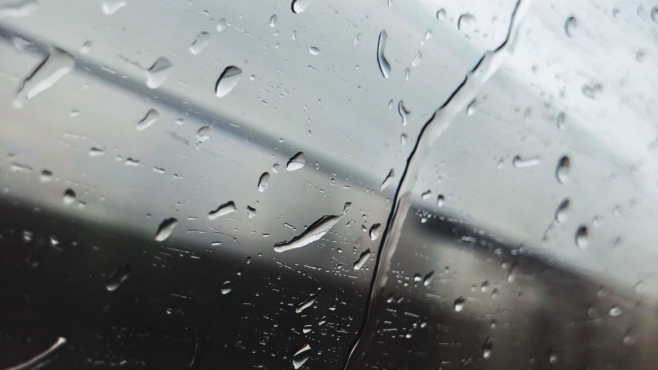 Приклеенное стекло дождь. Обои дождь. Обои на рабочий стол дождь. Капли, стекло, размытость. Обои на рабочий стол капли дождя на стекле.