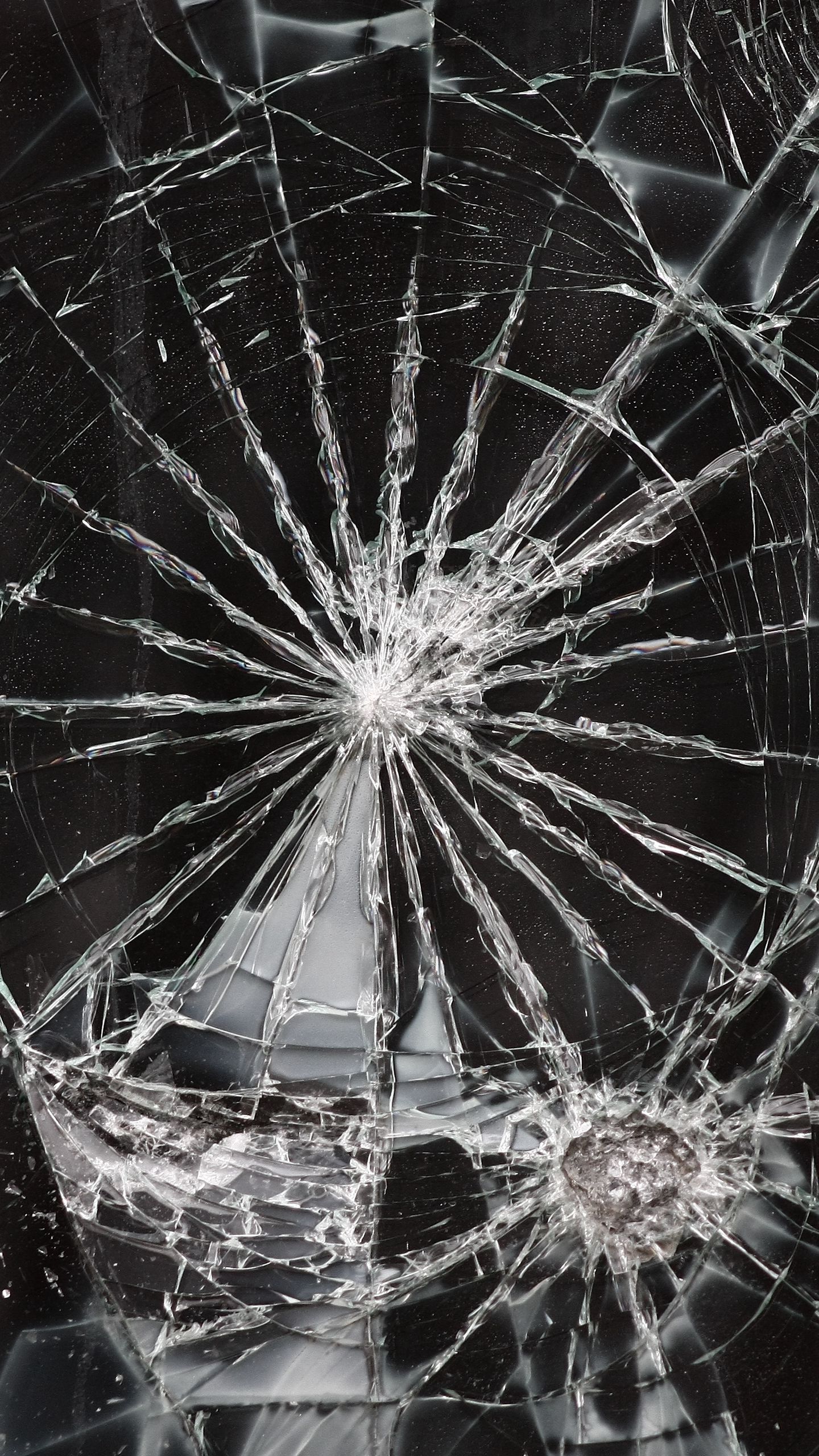 Фотография разбитого стекла. Разбитое стекло. Разбитый экран телефона. Битый экран. Треснутое стекло.