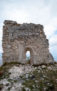 Превью обои стена, камни, арка, трава