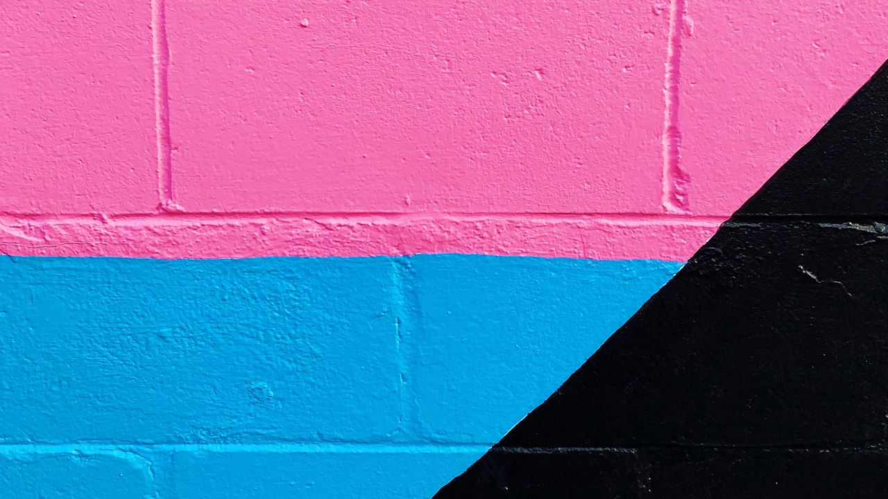Обои стена, краска, разноцветный, кирпичный, розовый, голубой, черный, белый