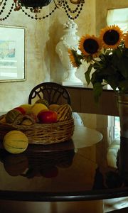 Превью обои стол, натюрморт, фрукты, имитация, цветы, букет, подсолнухи