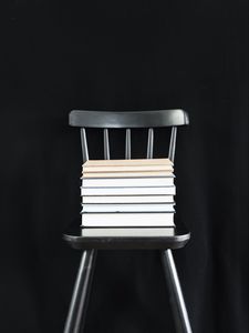 Превью обои стул, книги, стопка