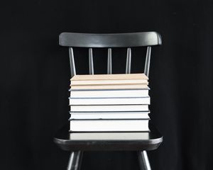 Превью обои стул, книги, стопка