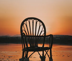 Превью обои стул, море, закат, отражение, вода