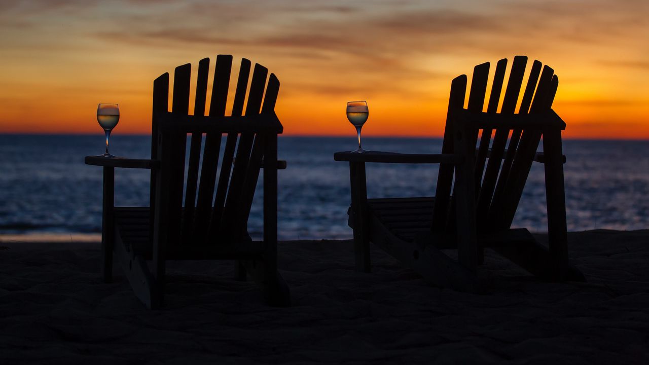 Обои стул, пляж, закат, отдых, бокал