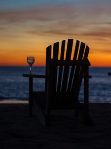 Превью обои стул, пляж, закат, отдых, бокал