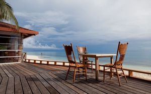 Превью обои стулья, стол, двор, берег, пляж, тропики, терраса