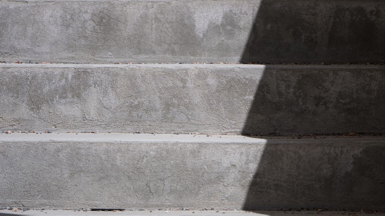 Обои ступеньки, лестница, бетон, тень, черно-белый