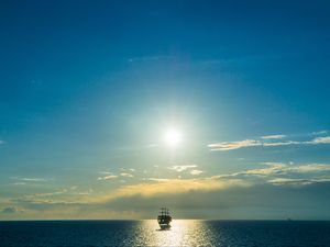 Превью обои судно, море, горизонт, облака