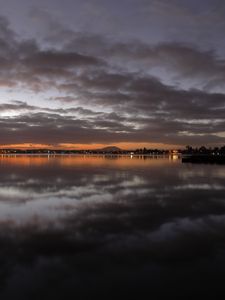 Превью обои сумерки, вода, отражение, горизонт, огни