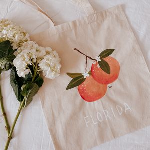 Превью обои сумка, персики, надпись, цветы, дизайн