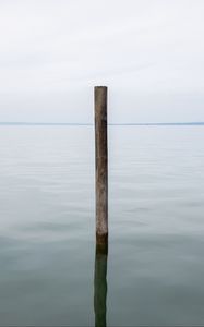 Превью обои свая, вода, море, минимализм